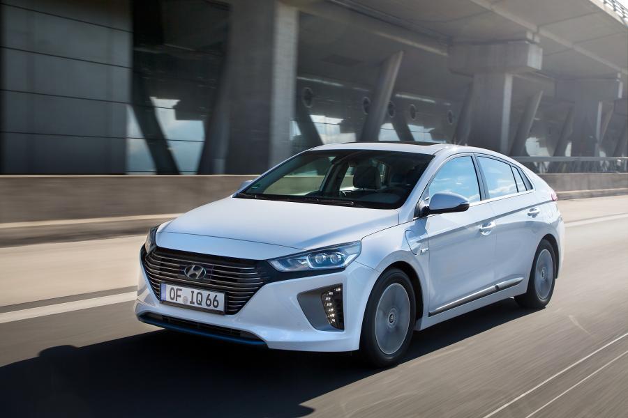  Hyundai IONIQ plug-in (AE) 2016 года  (фото 21 из 42)